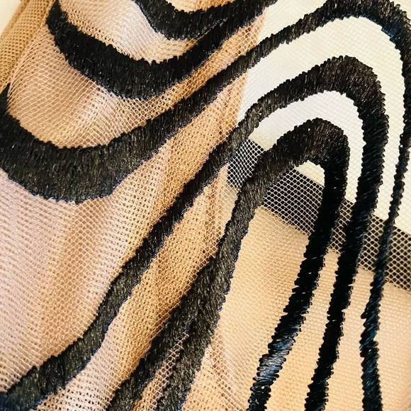 NWT Noelle Wolf Iconic Mist Embroidered Bandeau Bra in Wavy Stripes on Beige 32B